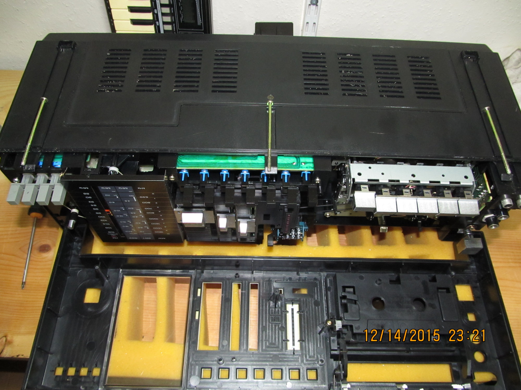 IMG_3353 Fisher SC-300K keyboard boombox.JPG