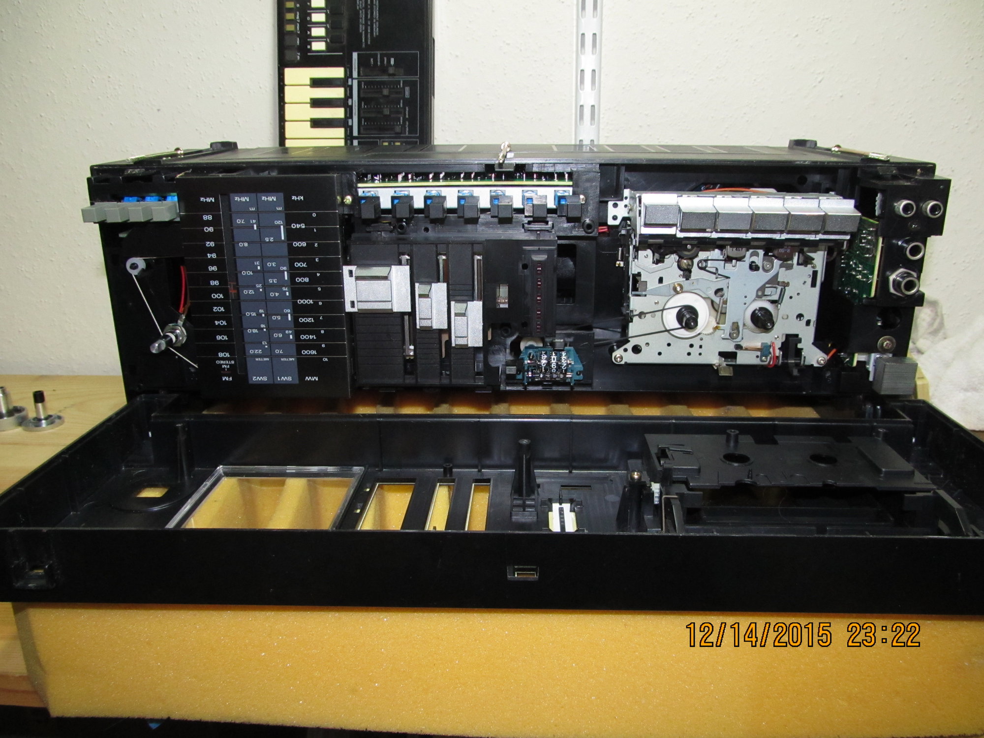 IMG_3354 Fisher SC-300K keyboard boombox counter belt.JPG