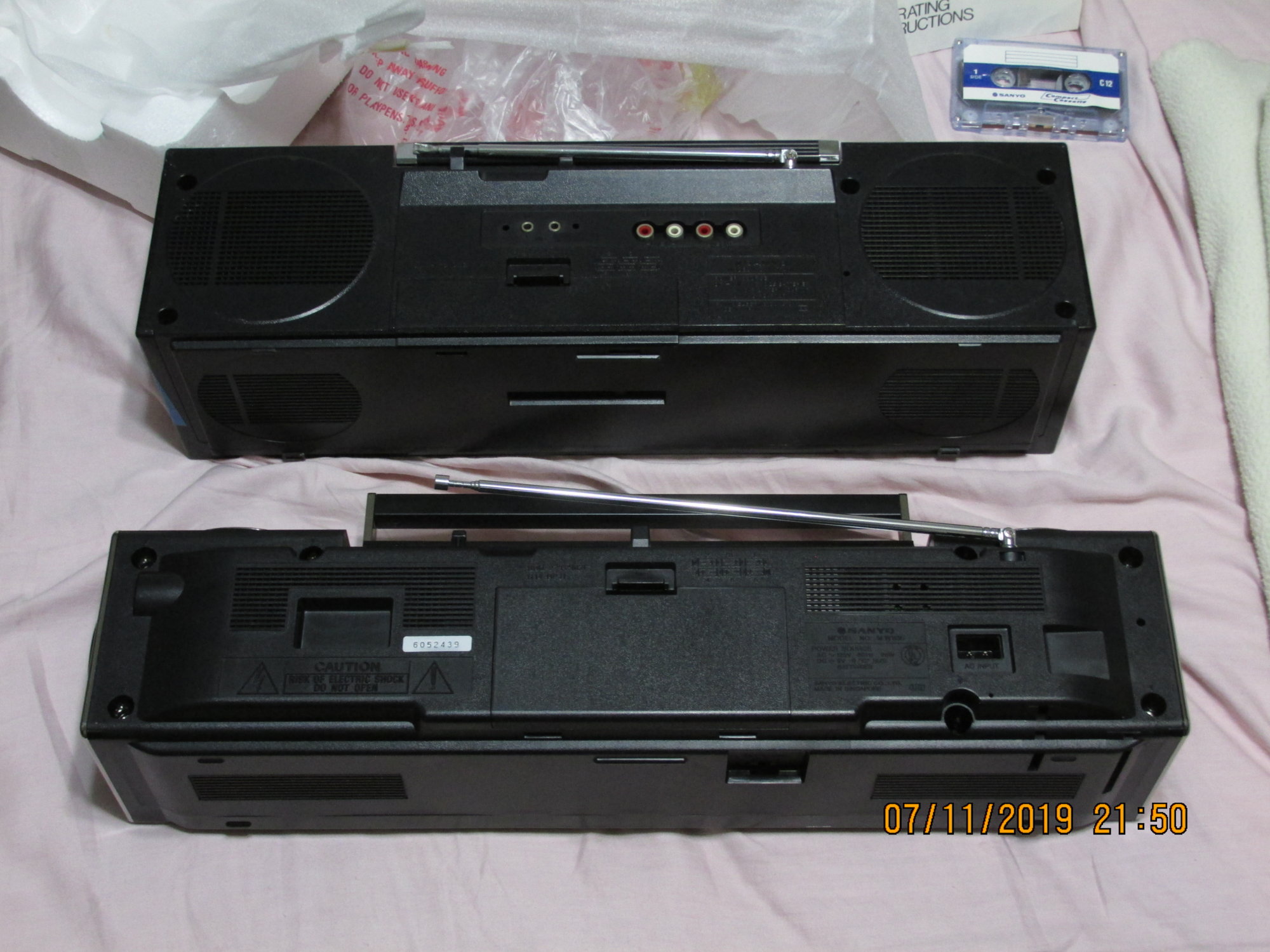 IMG_3549 Sanyo M7740k MW800 six speaker mini back.JPG