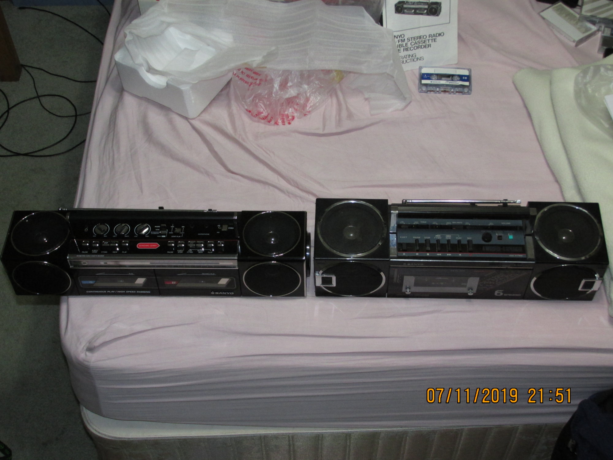 IMG_3550 Sanyo M7740k MW800 six speaker mini side by.JPG