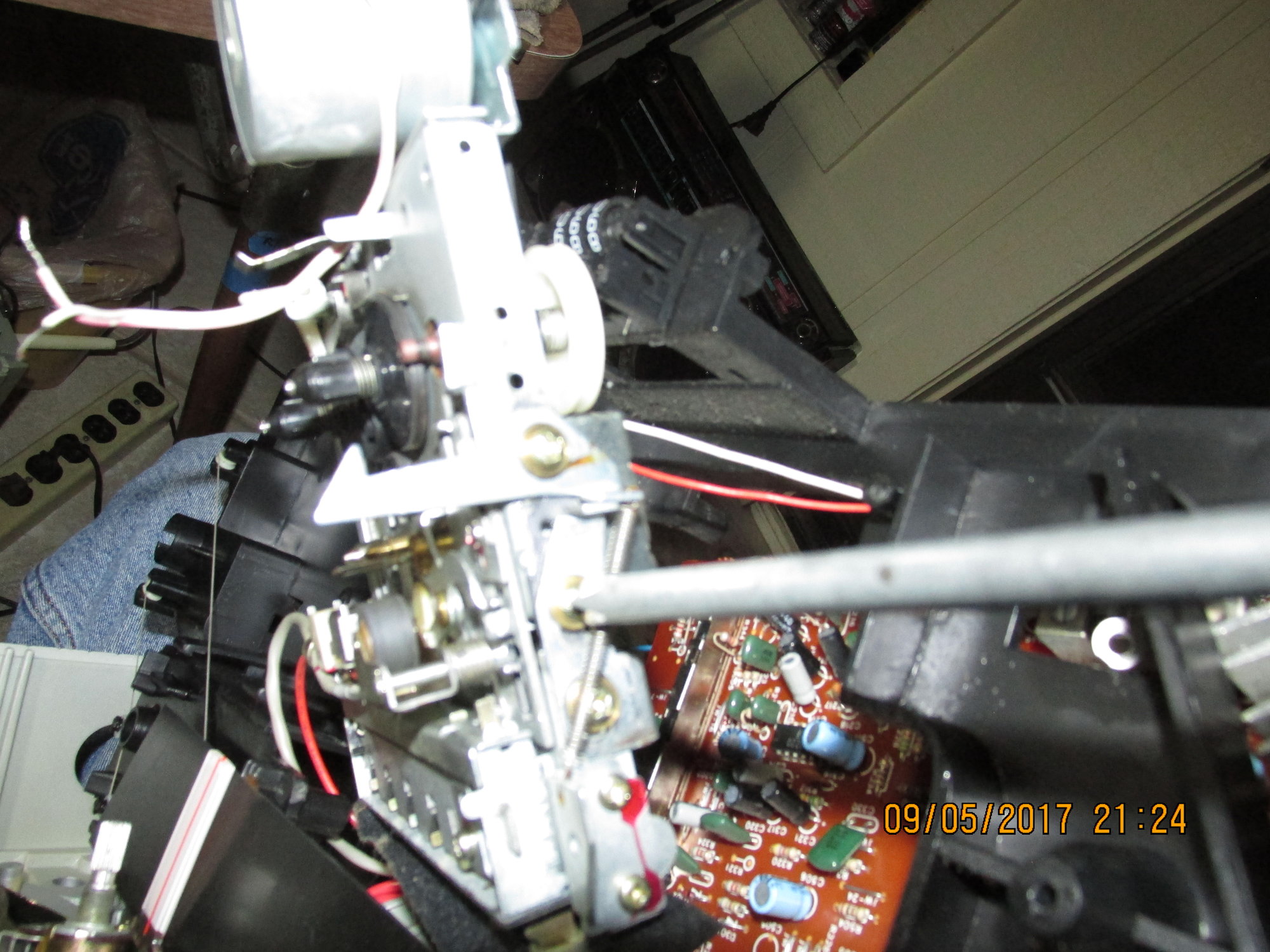 IMG_7365 Lasonic TRC-918 flywheel screw screw.JPG