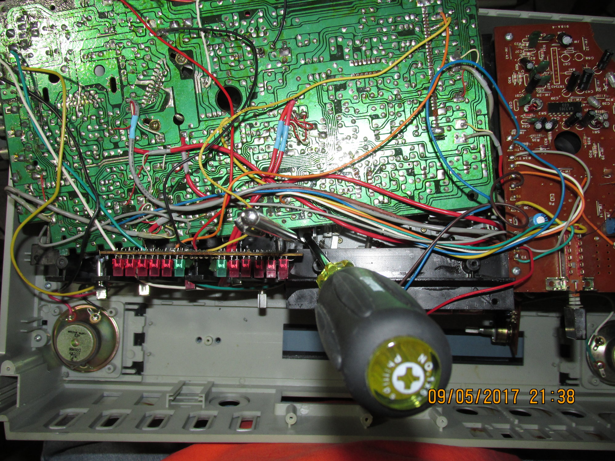 IMG_7366 Lasonic TRC-918 tape deck screw.JPG