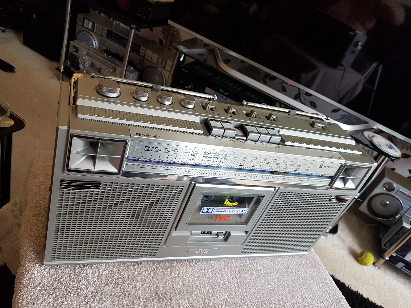 JVC RC-656LB Stereo Radio Recorder - April 2018 (16).jpg