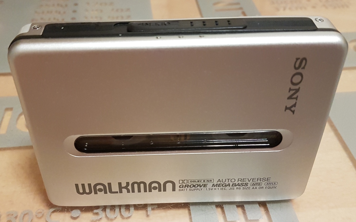 Sony WM-EX674 Walkman - April 2017 (7).jpg