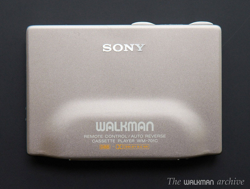 sony_wm-701c_silver_01.jpg