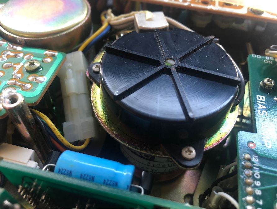 Teac R-61 phase lookup motor.JPG
