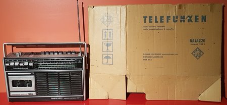 Telefunken Bajazzo Compact 102 C & Box & Manual 2.jpg