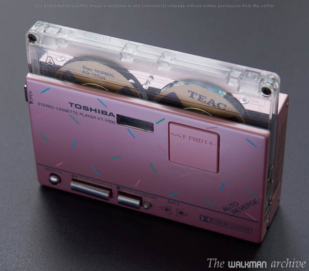 TOSHIBA Walkman KT-V500 Pink 04.jpg