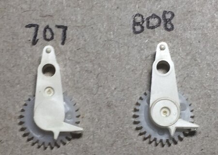 EX808 vs EX707 reverse arm assy.jpg