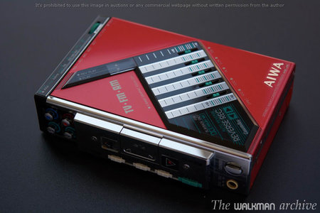 AIWA Walkman HS-J9 Red 01.jpg