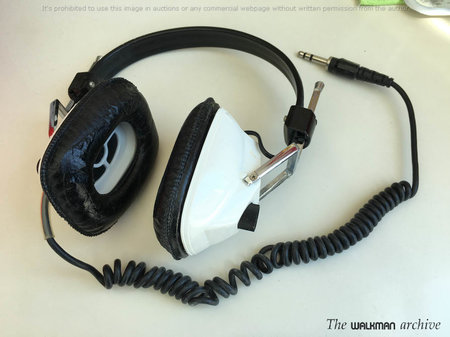 AKAI old headphones 01.JPG