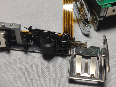 10 - pinch roller assy installation 4.jpg