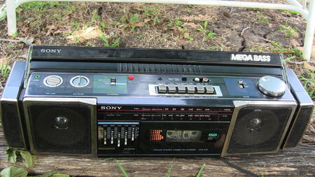 Sony good cfs-350 Boombox FM AM cassette boombox super bass