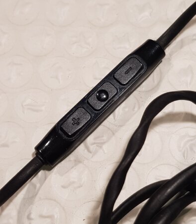 0 FB Sennheiser (1).jpg