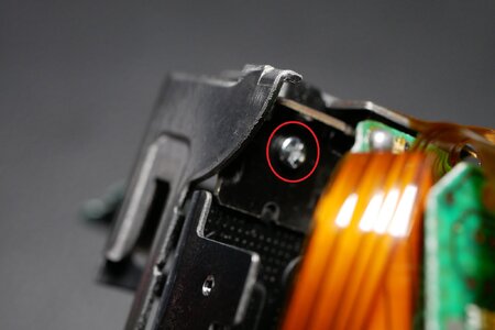 10 - Carriage retainer 1.JPG