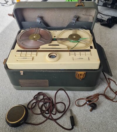 Grundig Portable.jpg