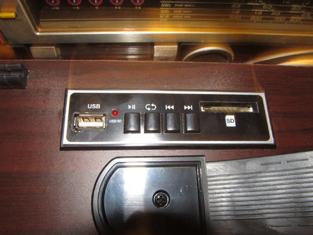 IMG_1952 TechnicalPro Boombox9 top USB or SD input.JPG