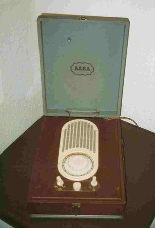 Vintage Radios_s.jpg