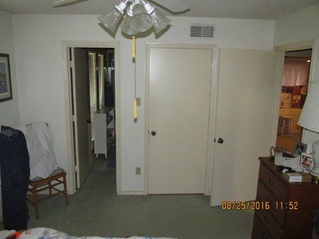 IMG_4866 Bedroom oppsite wall.JPG
