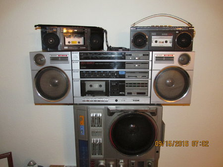 IMG_4886 Bedroom 15 Sept 2016 boombox movin in Sharp GX-250H Sears Sansui.JPG