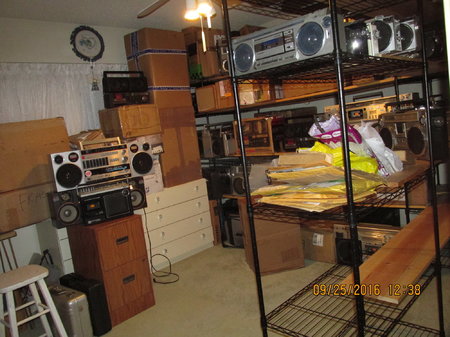 IMG_4926 Guest room shelves 25 Sept 2016 boombox movin in.JPG