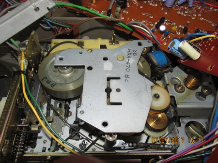IMG_6765 Pioneer SK-31 9VDC belt route deck.JPG