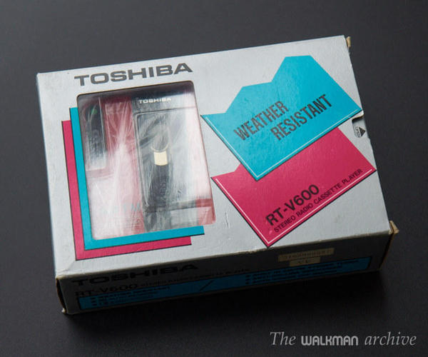 TOSHIBA Walkman RT-V600 Boxed Red 01