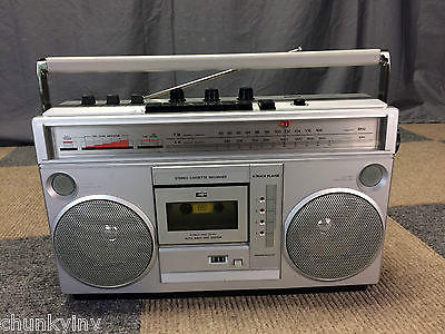 Montgommery Ward Vintage 8-Track shops Cassette Radio Boombox!