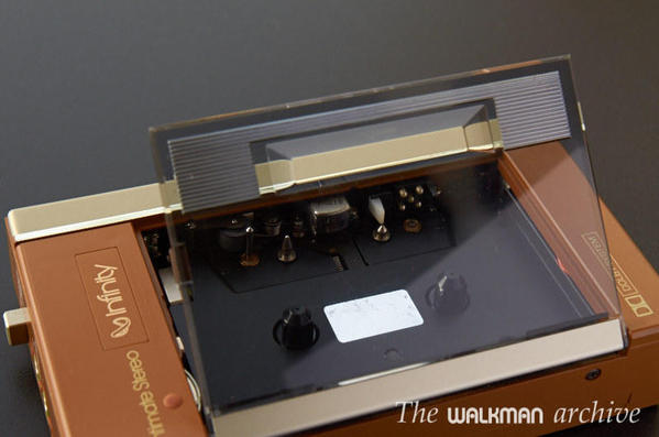 Infinity Walkman Intimate 09