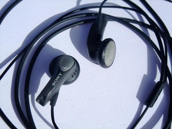 DD9 headphones 2