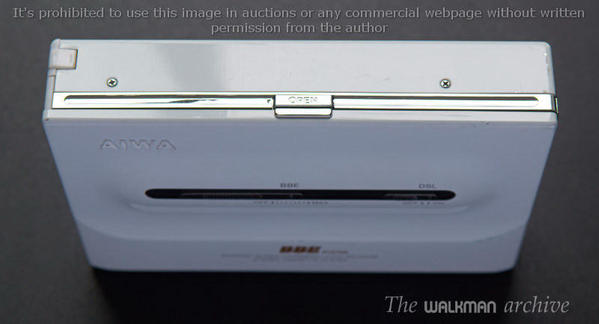 AIWA Walkman HS-PL50 White 01