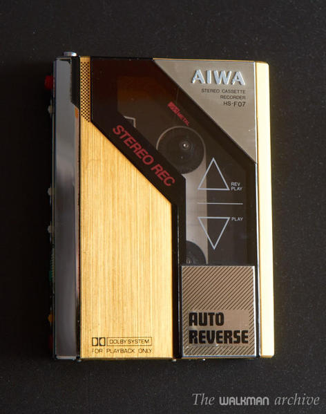 AIWA Walkman HS-F07 Gold 01