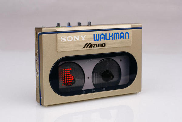 SONY Walkman WM-10 Gold 01