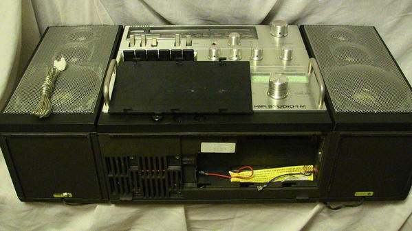 IMG_0269 Telefunken HiFi Studio 1m battery compartment