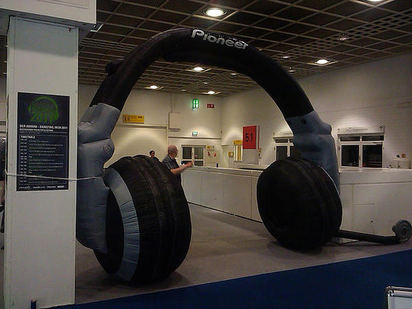 giant_headphones
